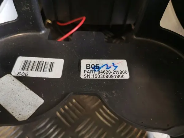 Hyundai Santa Fe console armsteun OEM FOB9271 image 6