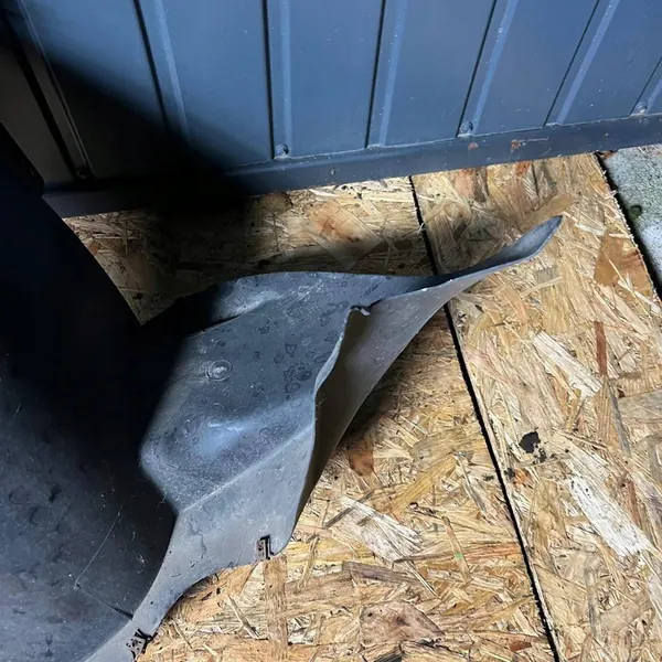 VW Tiguan I Front Left Wheel Arch OE 5N0805911A image 2