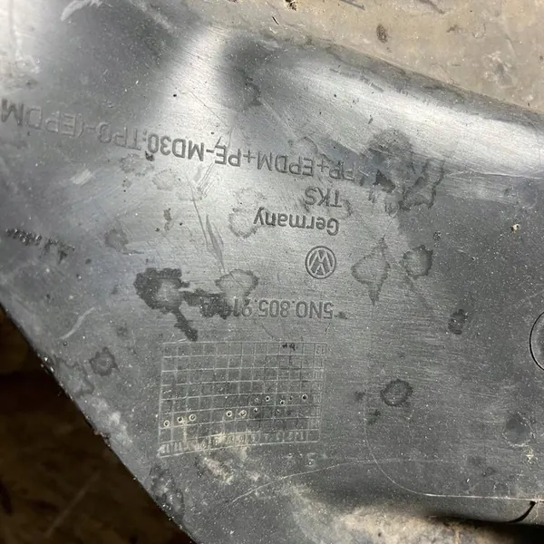 VW Tiguan I Front Left Wheel Arch OE 5N0805911A image 9