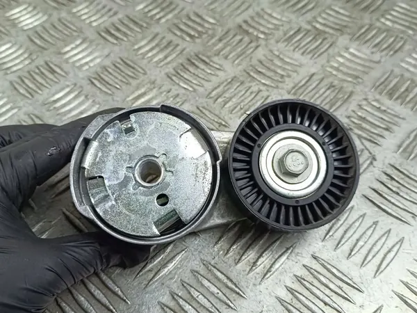 Jeep Grand Cherokee WL Vaihtoväline 05281266AA image 5