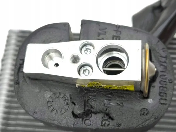 Volkswagen Tiguan 2020 Noyau Chauffage Climatisation OEM 5WC816103 image 7