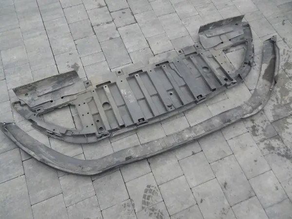 OEM 960157969R Etupuskurin spoilerilevy Renault Clio IV image 2