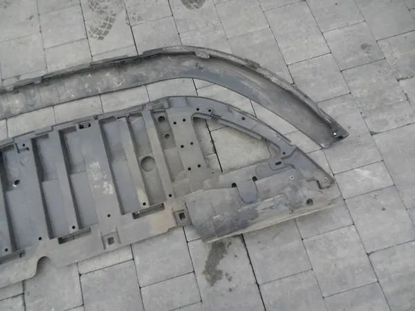 OEM 960157969R Etupuskurin spoilerilevy Renault Clio IV image 7