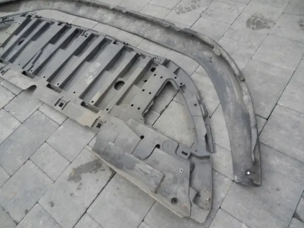 OEM 960157969R Etupuskurin spoilerilevy Renault Clio IV image 8
