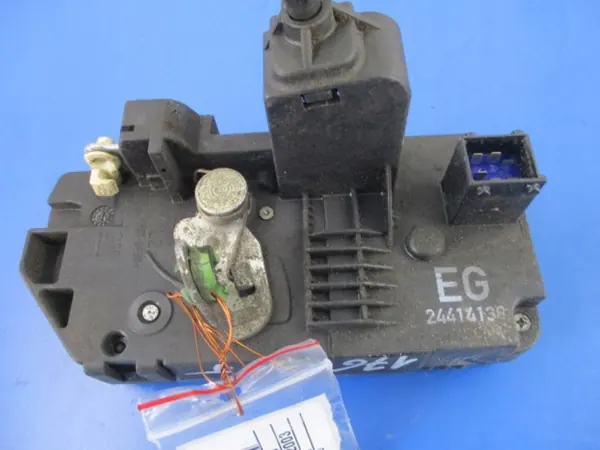 OPEL CORSA LINKER HINTERTÜREN-SCHLOSS ELEKTRISCH 3 PIN 24414138EG image 3