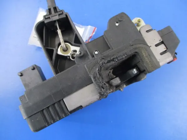 OPEL CORSA LINKER HINTERTÜREN-SCHLOSS ELEKTRISCH 3 PIN 24414138EG image 4