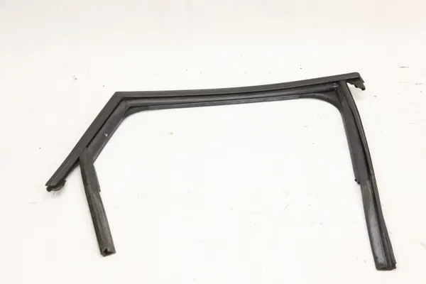 Junta de janela traseira direita Audi A3 8V OEM 8V4839440 image 2