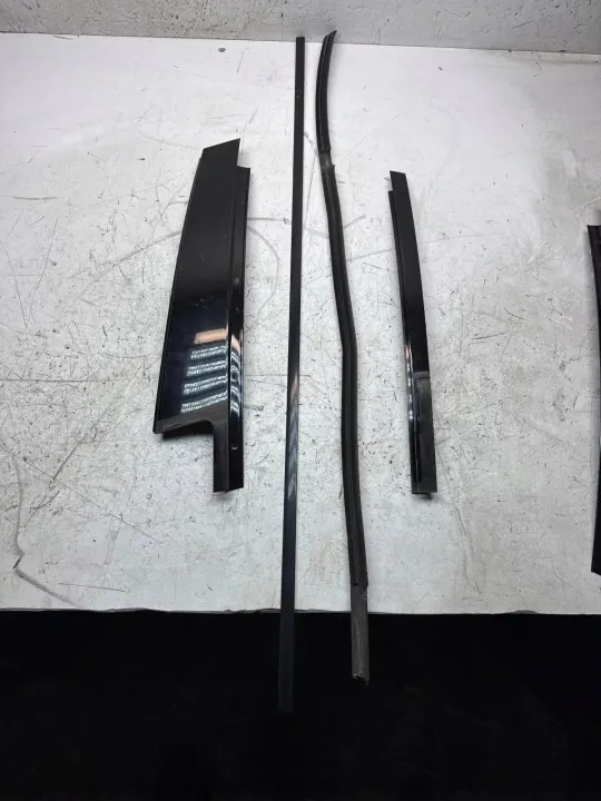OEM 7112346 Garniture Shadow Line Arrière Gauche image 2
