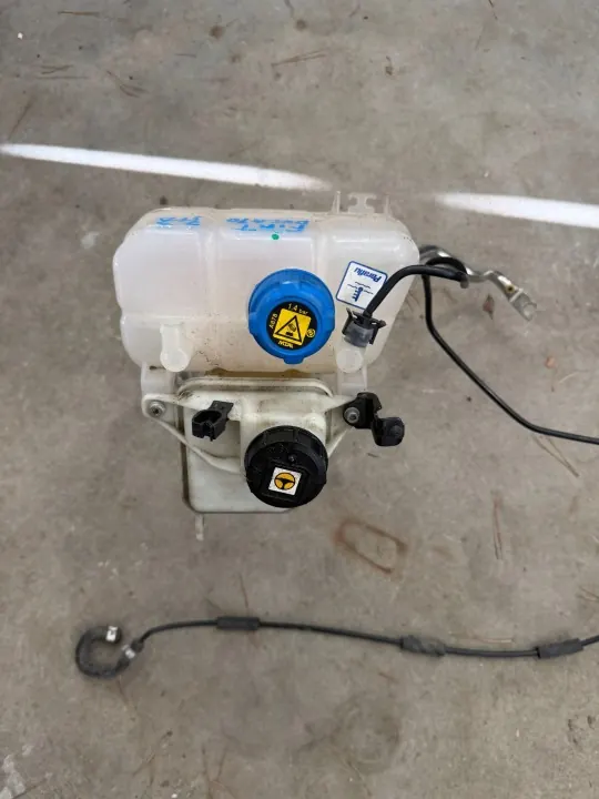 Främre expansionsbehållare OEM 12345 Fiat Ducato image 4