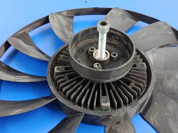 AUDI A4 B6 1.9TDI Kylarrubrik Viskös 058121301B image 3