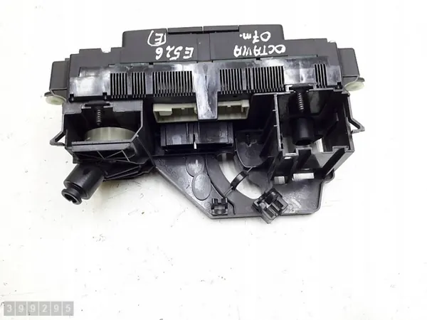 Skoda Octavia Klimasteuergerät OEM 74358120 image 3