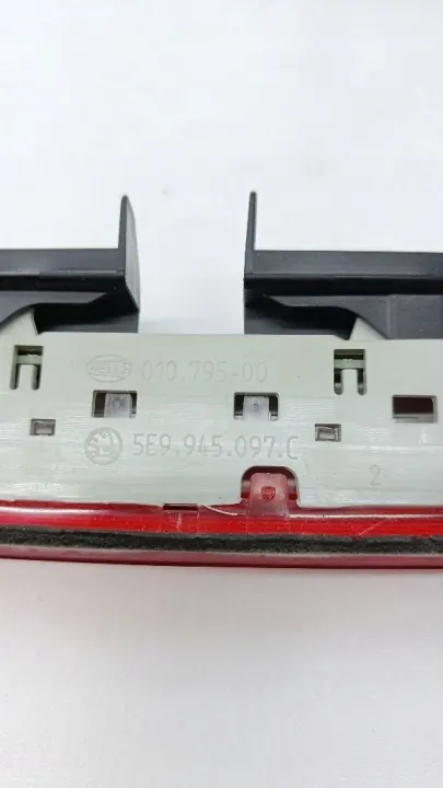 Derde Remlicht OEM 5E9945097C voor Skoda Octavia III image 9