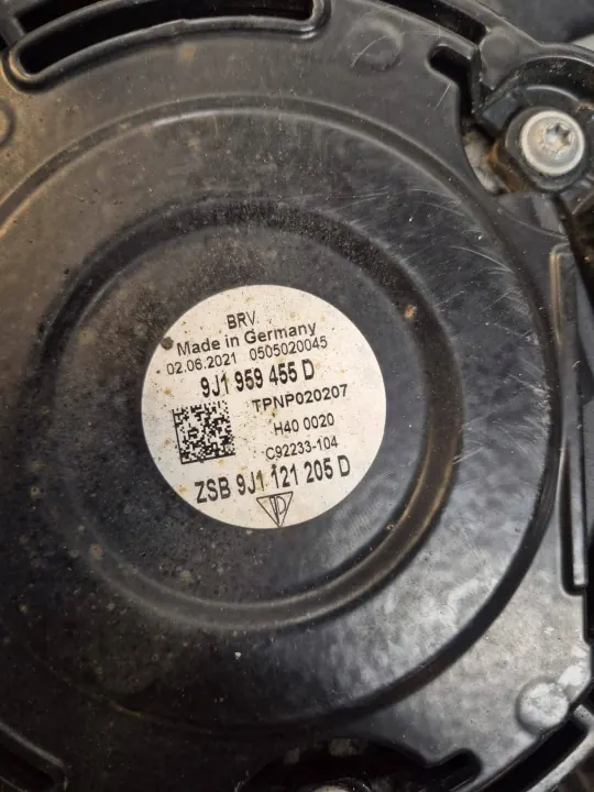 Rechter radiatorventilator OEM 9J1959455D Porsche Taycan image 3
