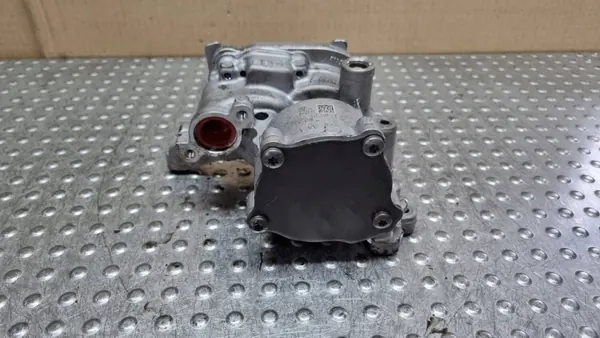 Pompe à huile d'occasion OEM 04L145208H pour VW/Audi 2.0TDI image 4