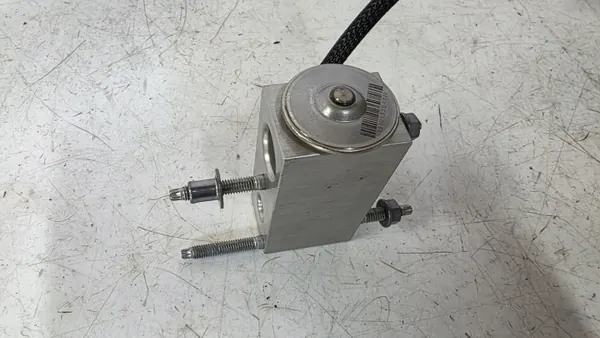 Soupape de climatisation OEM T591240 pour Peugeot 208 II image 5