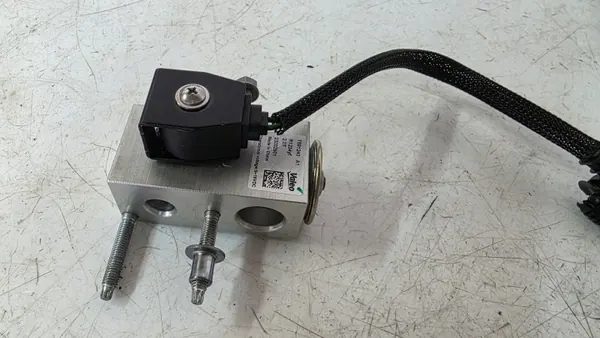 Soupape de climatisation OEM T591240 pour Peugeot 208 II image 7