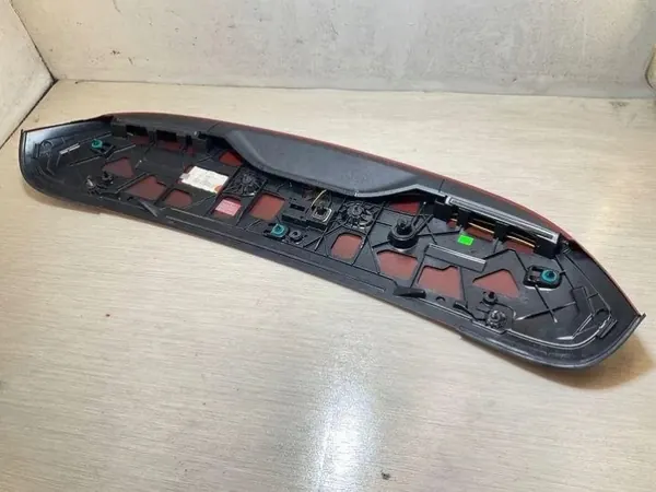 Mercedes-Benz kofferklepspoiler OEM 00003916 - Gebruikt image 2