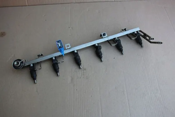 Rampe d'injection OEM m52b28 pour BMW 2.8 193CH image 2