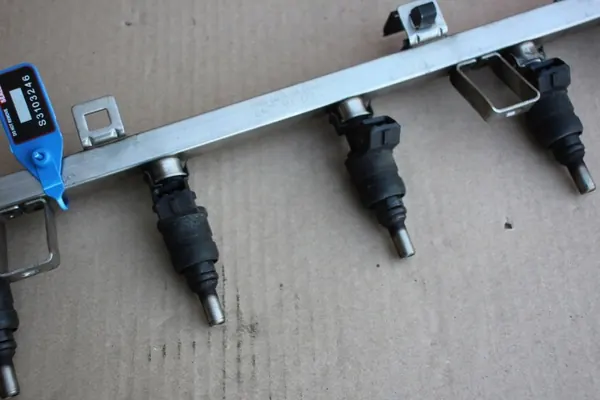 Rampe d'injection OEM m52b28 pour BMW 2.8 193CH image 3