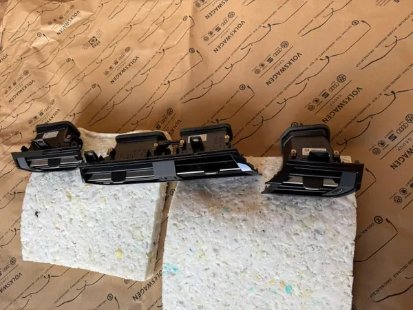Audi Q3 83A Ritilä Set OEM 83B820903, 83B820901 image 3