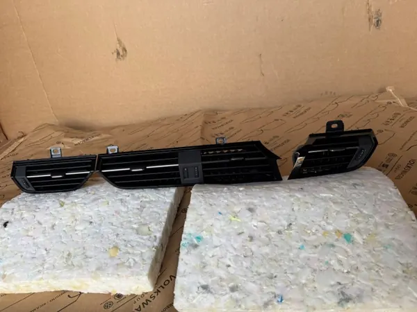 Audi Q3 83A Ritilä Set OEM 83B820903, 83B820901 image 4