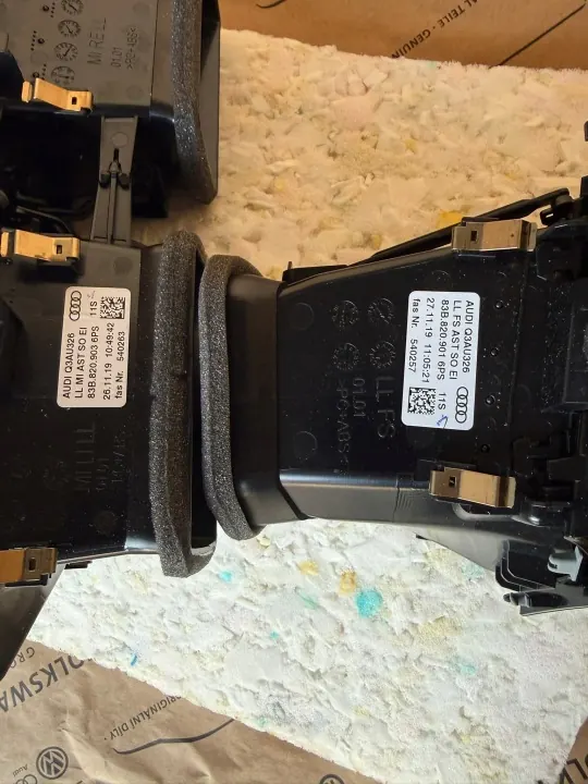 Audi Q3 83A Ritilä Set OEM 83B820903, 83B820901 image 7