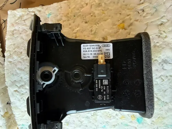 Audi Q3 83A Ritilä Set OEM 83B820903, 83B820901 image 9