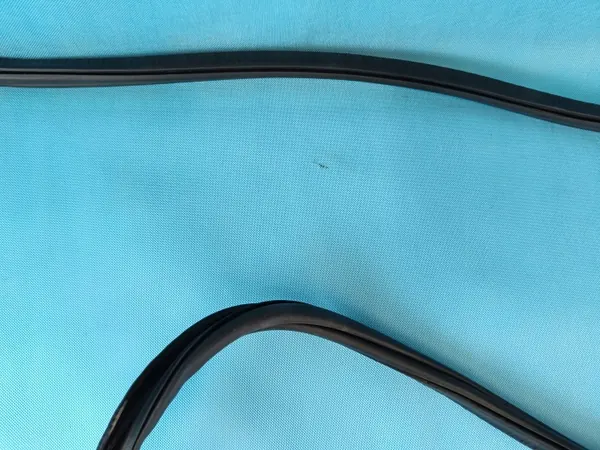 Junta porta dianteira esquerda OEM 5NA867911B VW Tiguan image 3