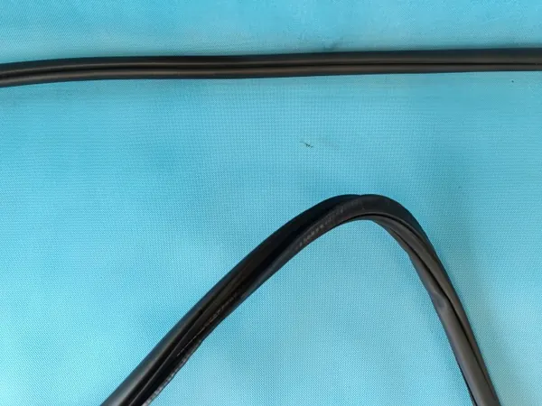 Junta porta dianteira esquerda OEM 5NA867911B VW Tiguan image 7