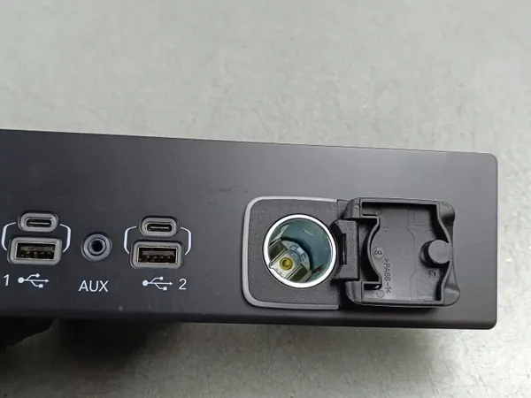 Jeep USB-poort OEM T1151B6654 voor Grand Cherokee 2022 image 3