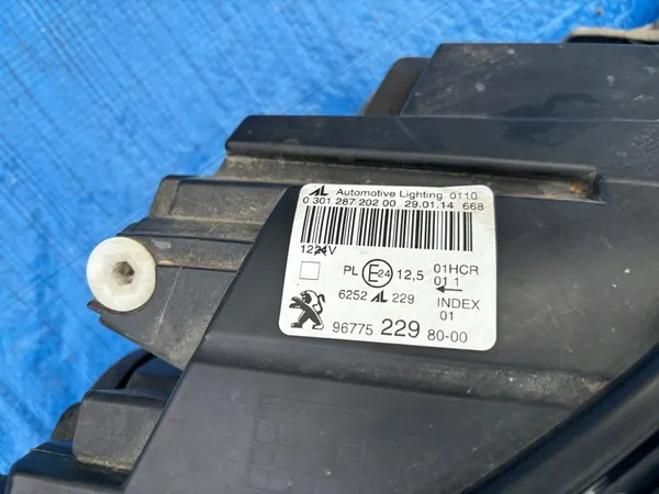 PEUGEOT 308 T9 Faro Delantero Derecho image 6