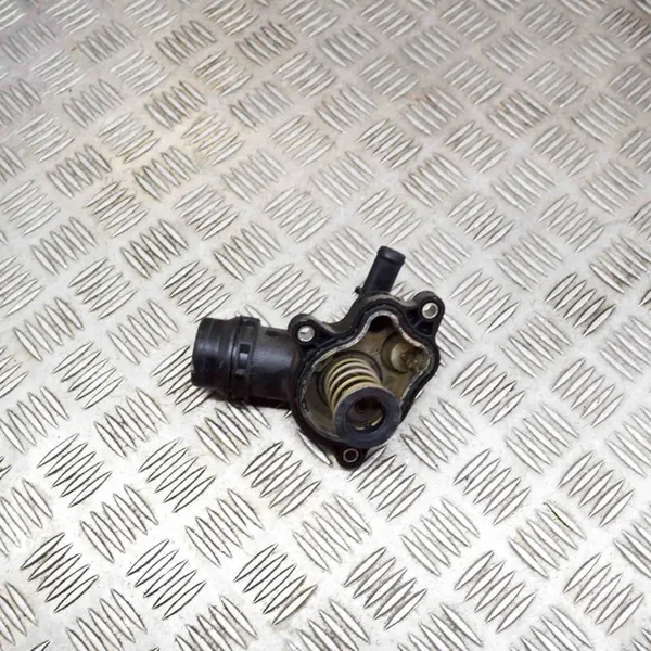 Chrysler Pacifica 2021 Carcasa de termostato image 4