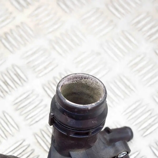 Chrysler Pacifica 2021 Carcasa de termostato image 6