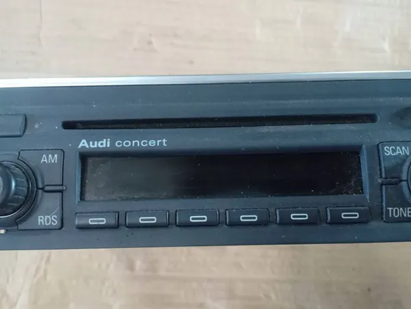 Audi Concert Radio OEM YGM1789 voor A4/S4 B7 8E/8H image 3