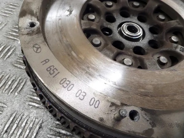 Mercedes-Benz Kytkin Kaksoismassaväkä OE A6510300300 image 5