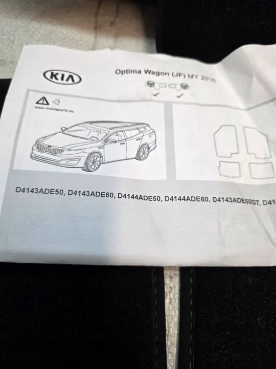 Tapetes Kia Optima OEM D4144ADE50 - Usados image 10