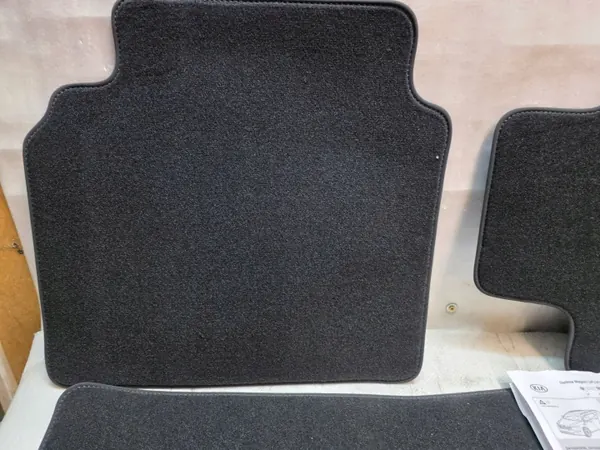 Tapetes Kia Optima OEM D4144ADE50 - Usados image 3