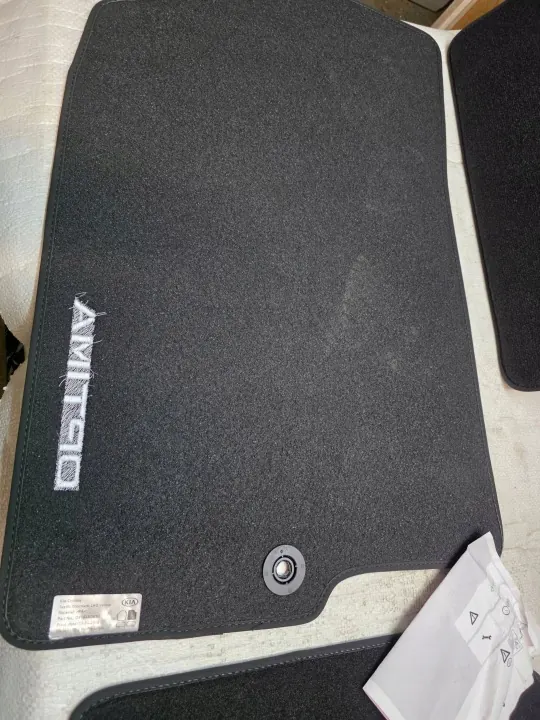 Tapetes Kia Optima OEM D4144ADE50 - Usados image 8