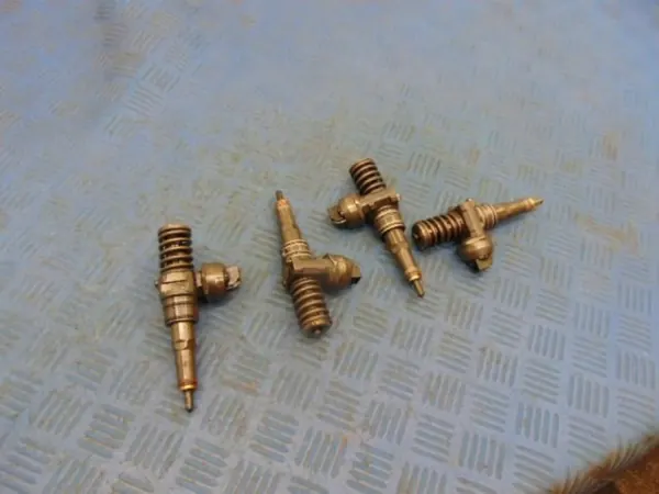 Jeu d'injecteurs diesel Skoda OE OEM 0414720215 image 3
