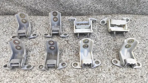 Dörrgångjärn fram/bak Nissan X-Trail T32 OEM 80401JN00A image 2