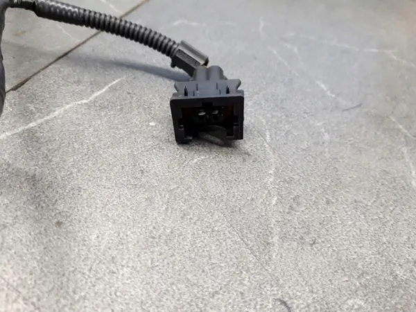 1H0973703 Injektorin asennus VW image 5