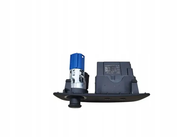 Audi Q3 USB-pistorasia OEM 575035954 - Käytetty image 3