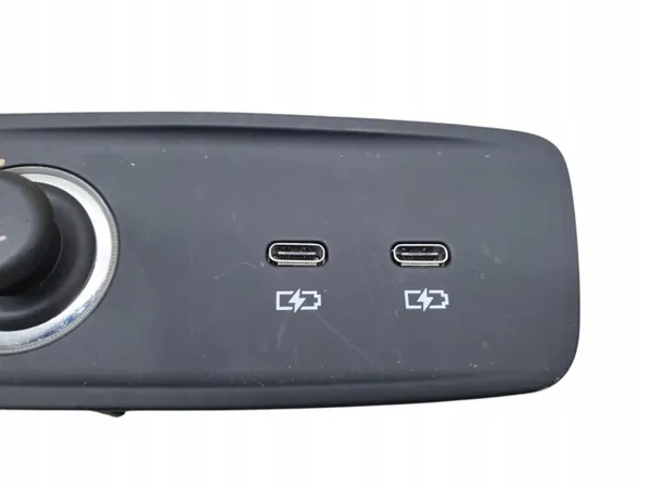 Audi Q3 USB-pistorasia OEM 575035954 - Käytetty image 4