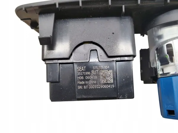 Audi Q3 USB-pistorasia OEM 575035954 - Käytetty image 5