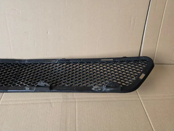 GRILLE DE PAROCHOC MERCEDES C CLASSE W204 AMG A2048857823 image 3