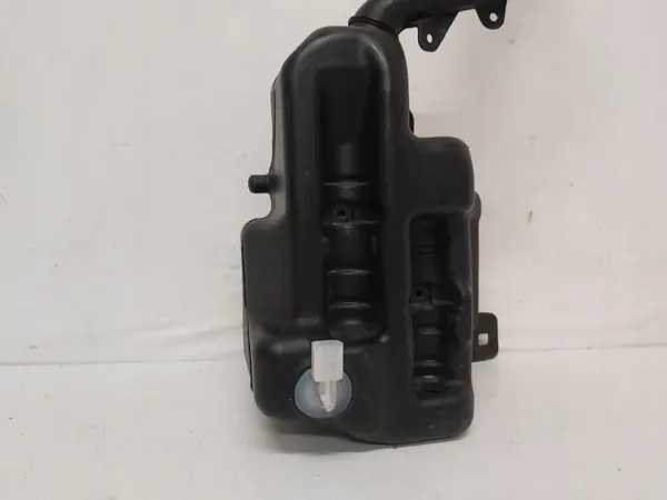 Réservoir lave-glace Mercedes W246 OEM A2468690220 image 5