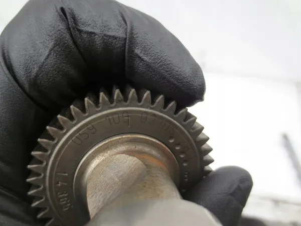 Vänster insugskamaxel Audi A6 C6 A4 B8 A5 A8 D4 Q7 Q5 2.7 3.0 TDI image 3