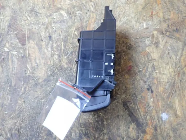 Sujetacopas Isuzu D-Max OEM BTU1841 - Usado image 3