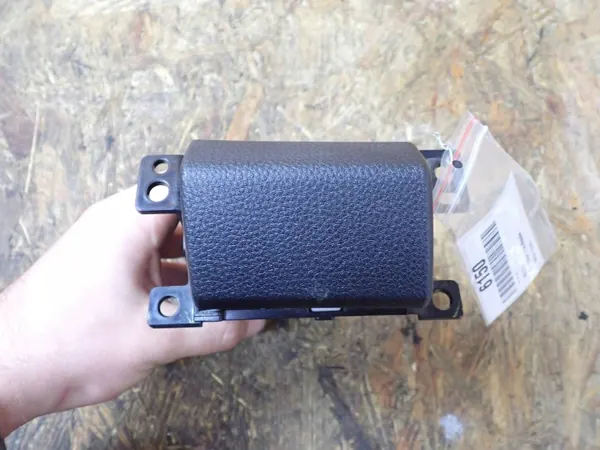 Sujetacopas Isuzu D-Max OEM BTU1841 - Usado image 5