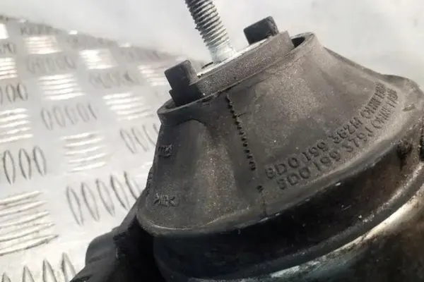 Soporte de motor VW PASSAT VARIANT B5 2.5L diesel OEM 8D0199382M image 3